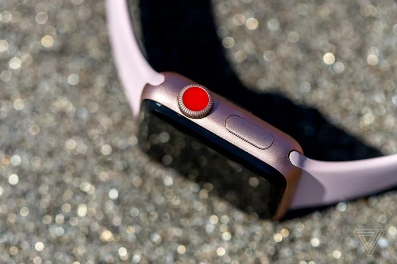 Tìm hiểu chi tiết về Apple Watch Series 1, nên mua bản thép hay nhôm? 13 Apple Watch Series 3 bản LTE khác biệt với nút vặn Digital Crown màu đỏ